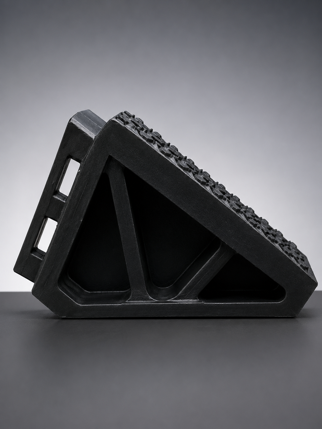 RUBBER TRUCK WHEEL CHOWK 3.5kg (Load Capacity 30/40  Tons)